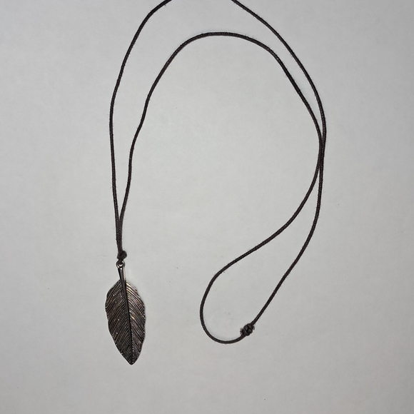 Jewelry - Artisan Made Silvertone Leaf Pendant Necklace